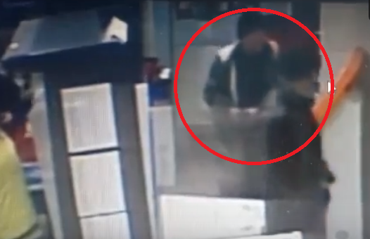ВИДЕО: Полиция Петрозаводска разыскивает мужчин, подозреваемых  в краже кошелька