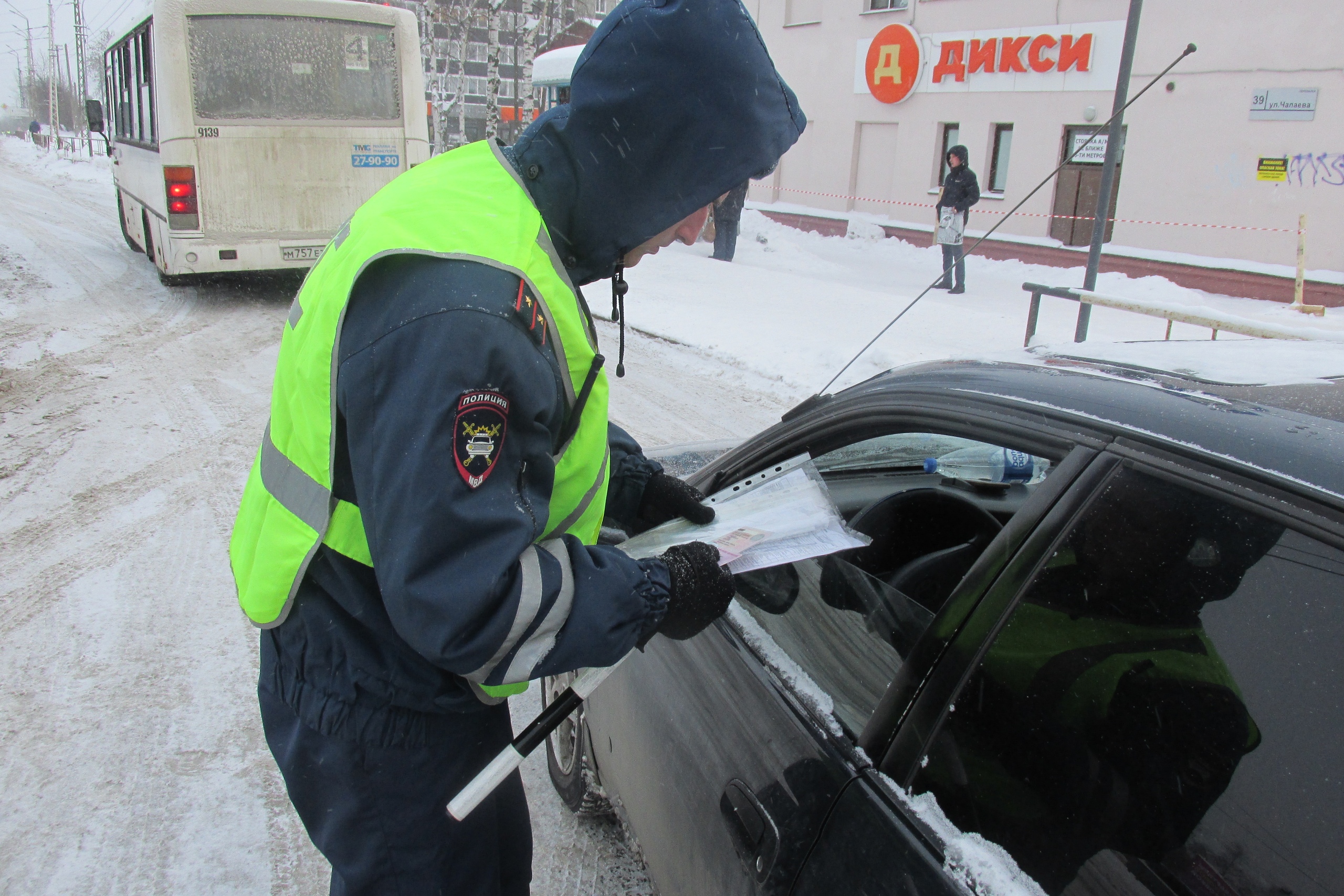 Стало известно, почему так много сотрудников ГИБДД дежурят на пешеходных переходах в Петрозаводске