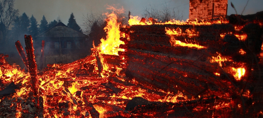 В одном из районов Карелии горел деревянный дом