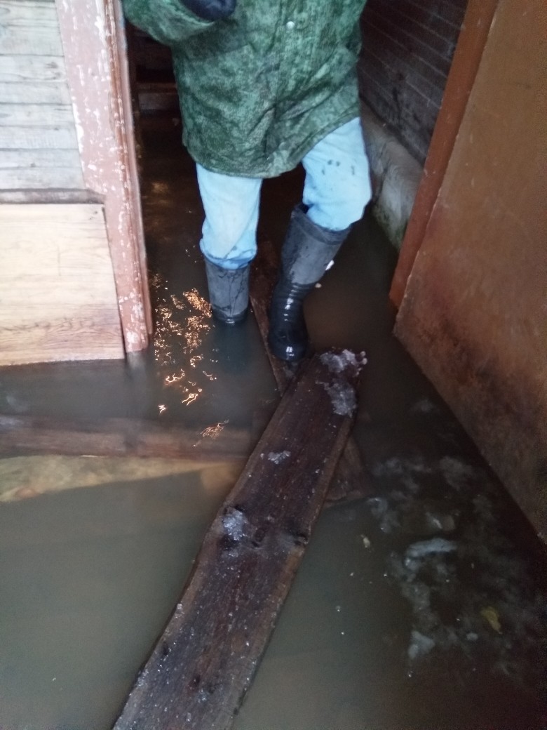ФОТО: Талые воды начали затапливать жилые дома в Карелии