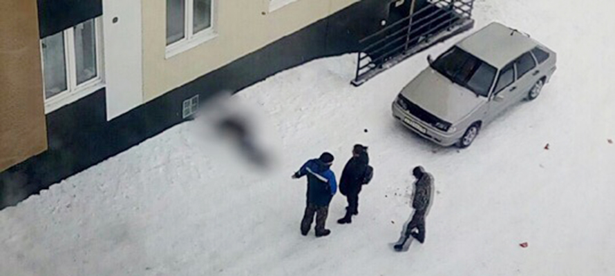 Житель новостройки в Беломорске выпал из окна