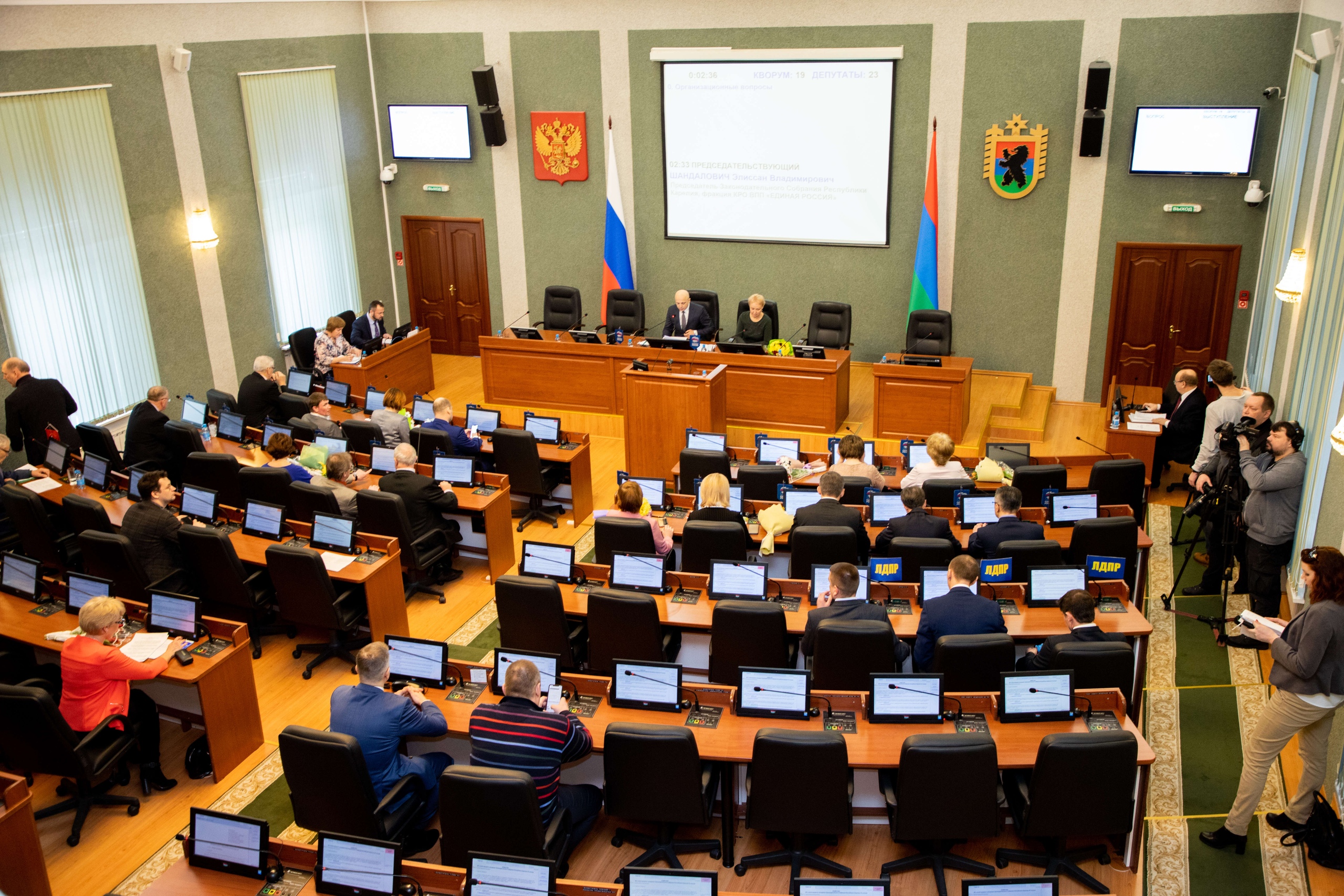 Парламентарии Карелии заслушают отчет Парфенчикова и зададут ему вопросы