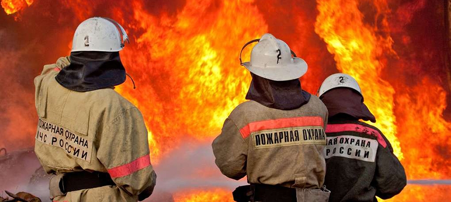 На севере Карелии пожарные семь часов тушили жилой дом 