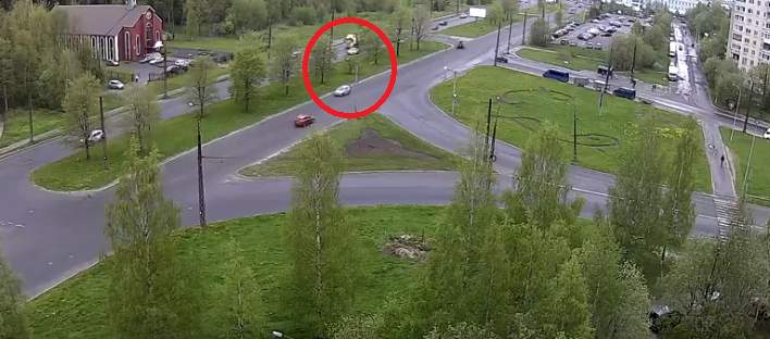 ВИДЕО: В Петрозаводске находчивый водитель выехал на 
