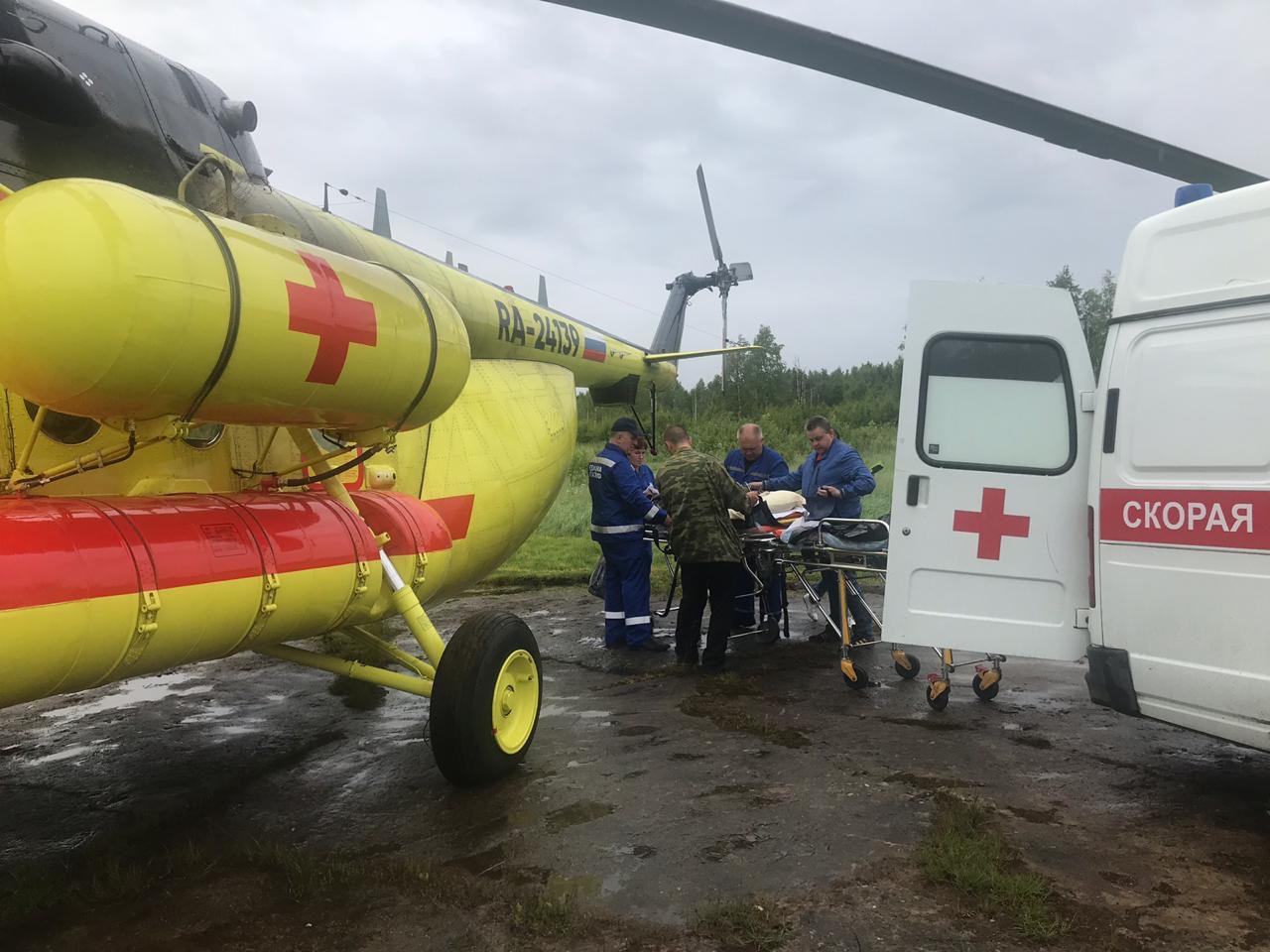 Мужчину с инфарктом доставили в больницу на вертолете 