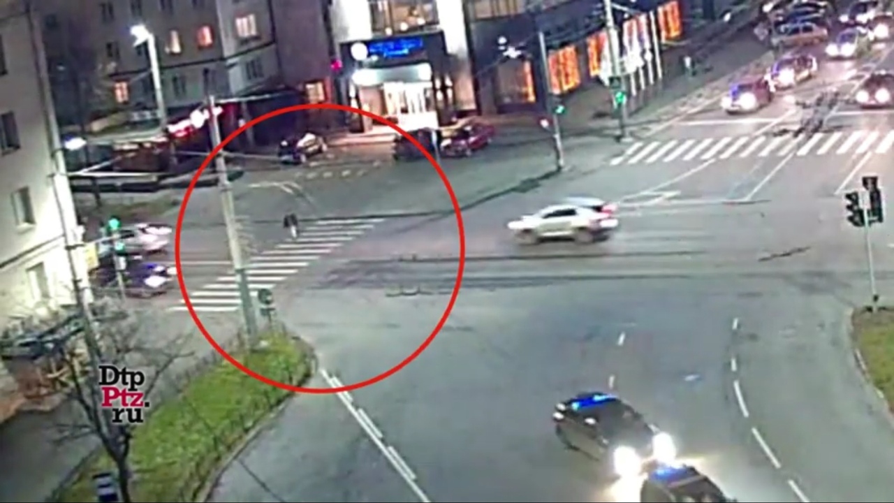 Кроссовер сбил 60-летнего мужчину на пешеходном переходе в Петрозаводске (ВИДЕО)