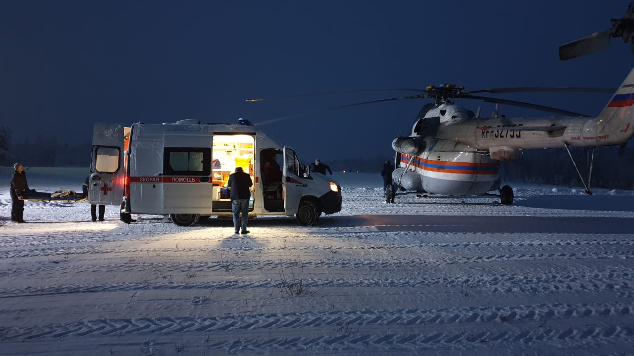 Мальчика из Костомукши, упавшего с 5 этажа, вертолетом доставили в Петрозаводск (ФОТО) 