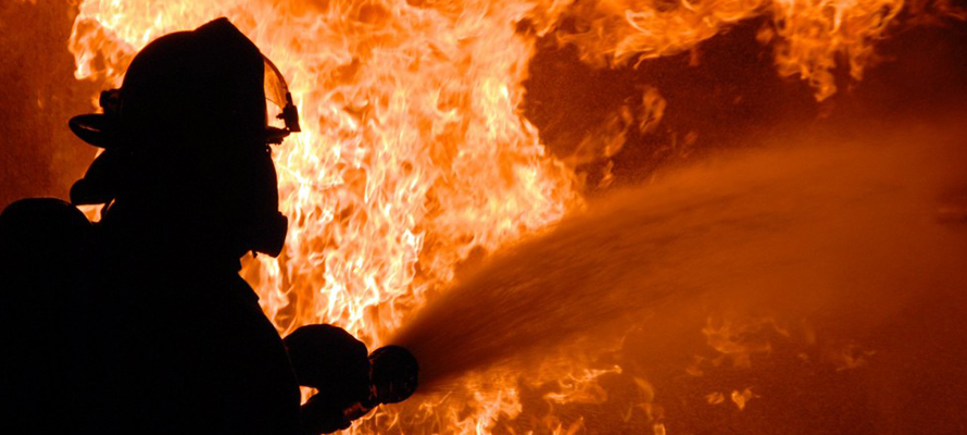 Автокран сгорел во время газорезочных работ в Карелии 