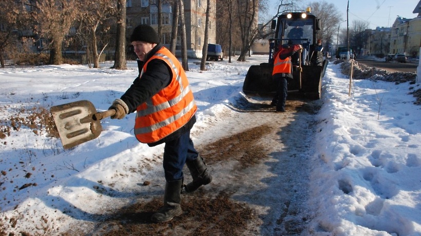 В Петрозаводске могут отказаться от борьбы с гололедом при помощи песка
