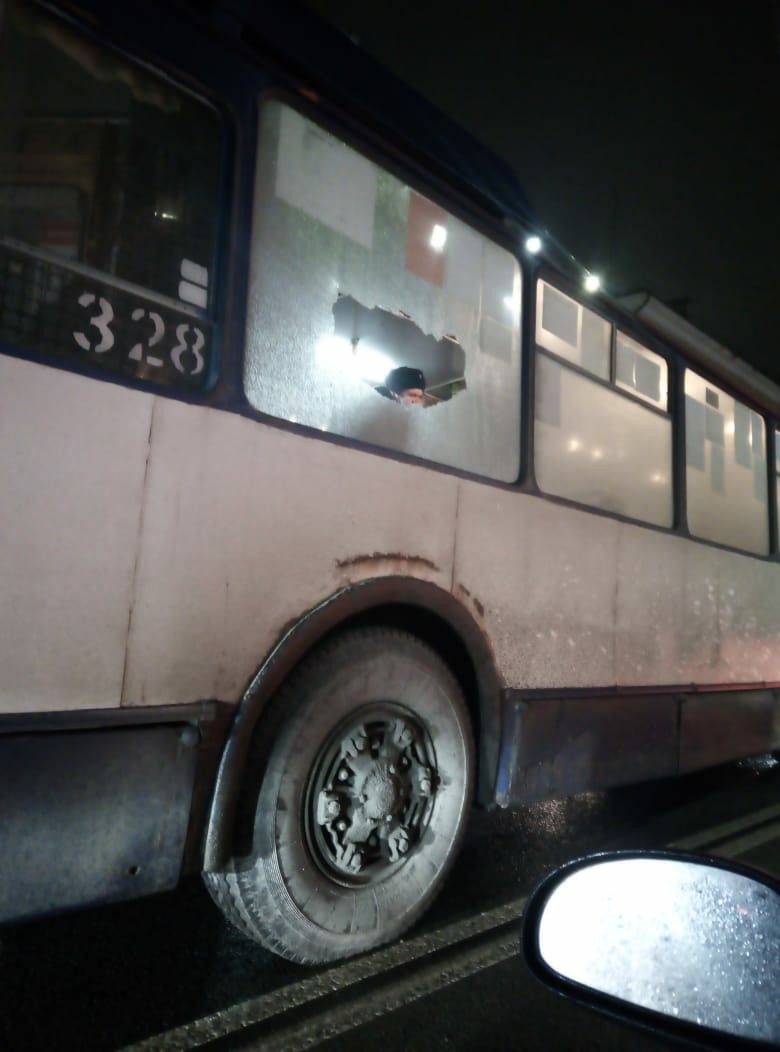 Неизвестные обстреляли два троллейбуса в центре Петрозаводска (СРОЧНО)