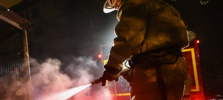 Более 20 пожарных боролись с огнем в Петрозаводске 