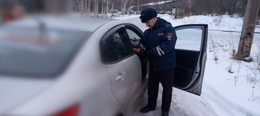 Пьяная автоледи в Петрозаводске обматерила сотрудников ГИБДД