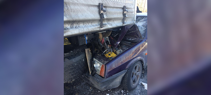 Два человека пострадали в ДТП с грузовиком в Петрозаводске