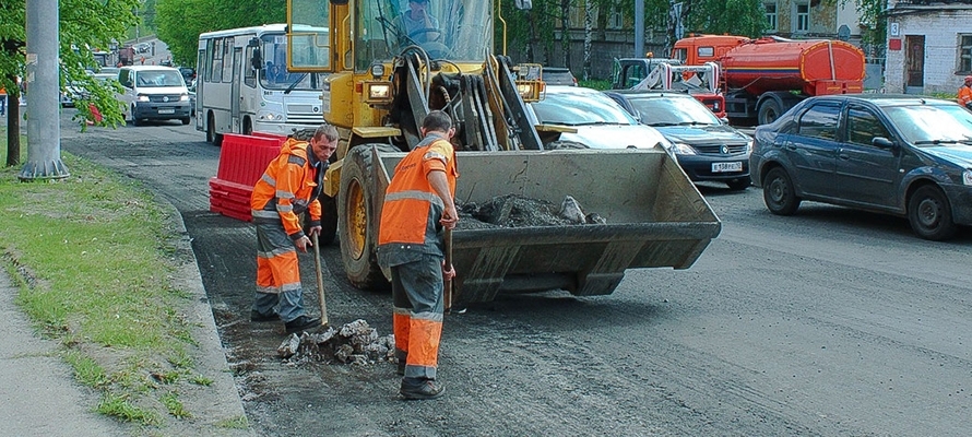 Власти Петрозаводска ищут специалиста, который умеет ремонтировать дороги
