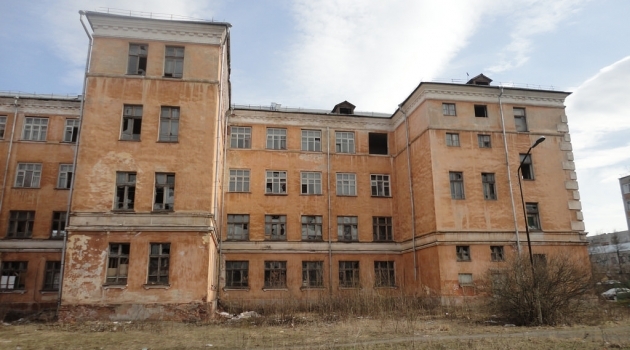 Заброшенную школу в Петрозаводске планируют передать в собственность республики