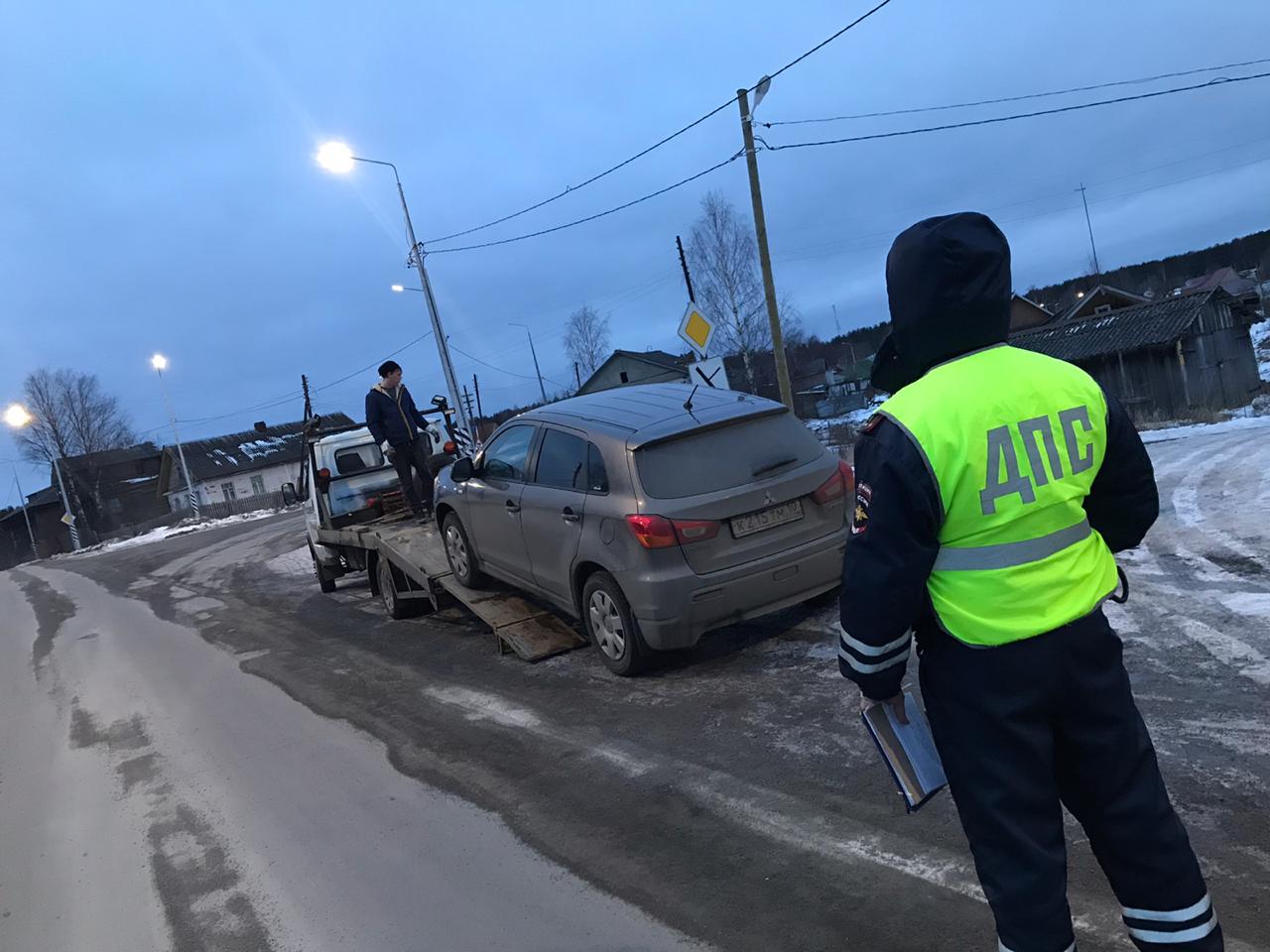 В Карелии сотрудники ГИБДД остановили двух водителей, у которых нет и не было прав