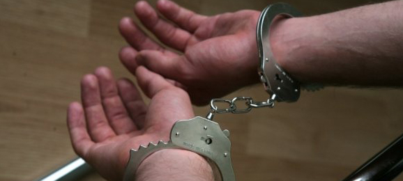 Агрессивному водителю в Карелии, пинавшему полицейского, грозит 5 лет колонии