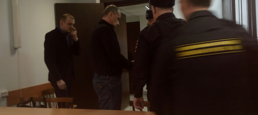 Суд продлил арест экс-министра транспорта Карелии Кайдалова и бывшего замгендиректора аэропорта Волчека, арестованных за взятки