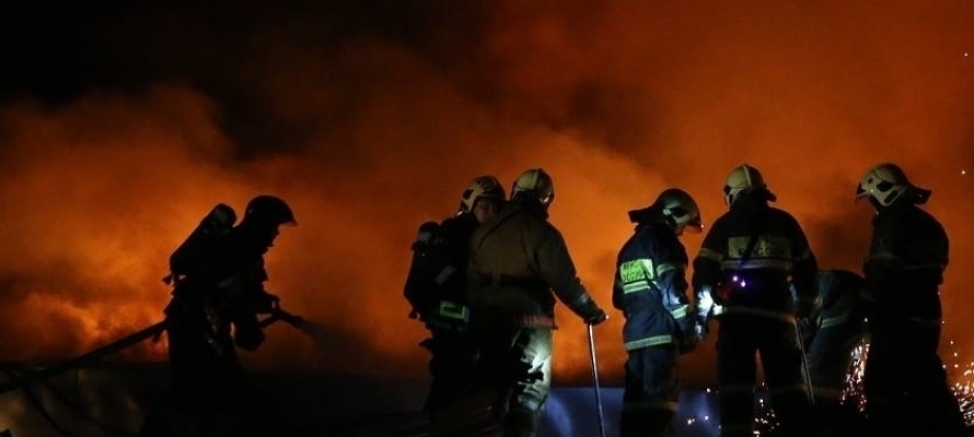 Более 40 спасателей работали ночью на пожарах