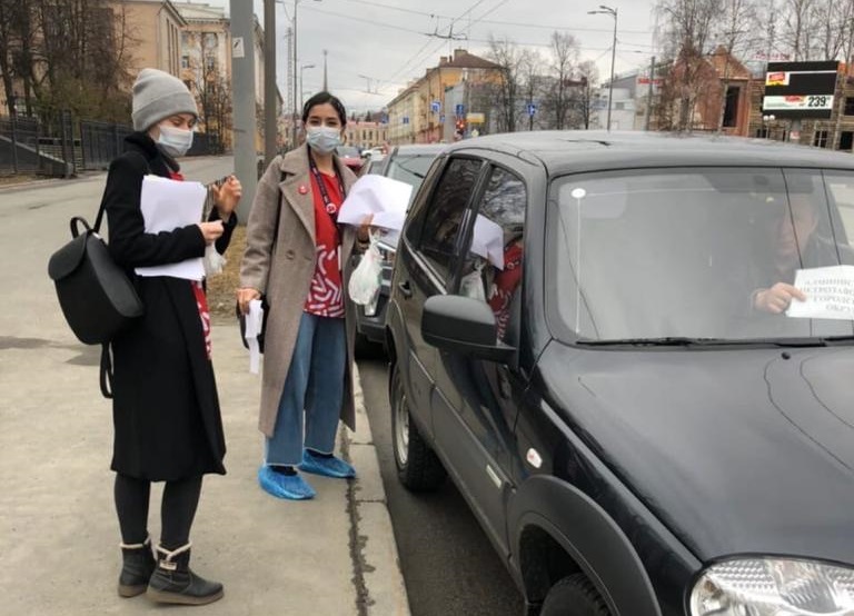 Мэрия Петрозаводска отдала служебные машины волонтерам для доставки продуктов и лекарств пожилым людям