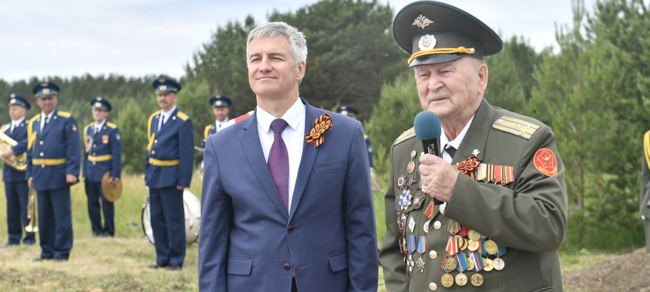 Артур Парфенчиков поздравил ветерана ВОВ из Карелии с 95-летием