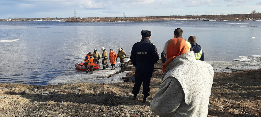 В Карелии школьник едва не погиб, оказавшись на льдине посреди реки (ФОТО)