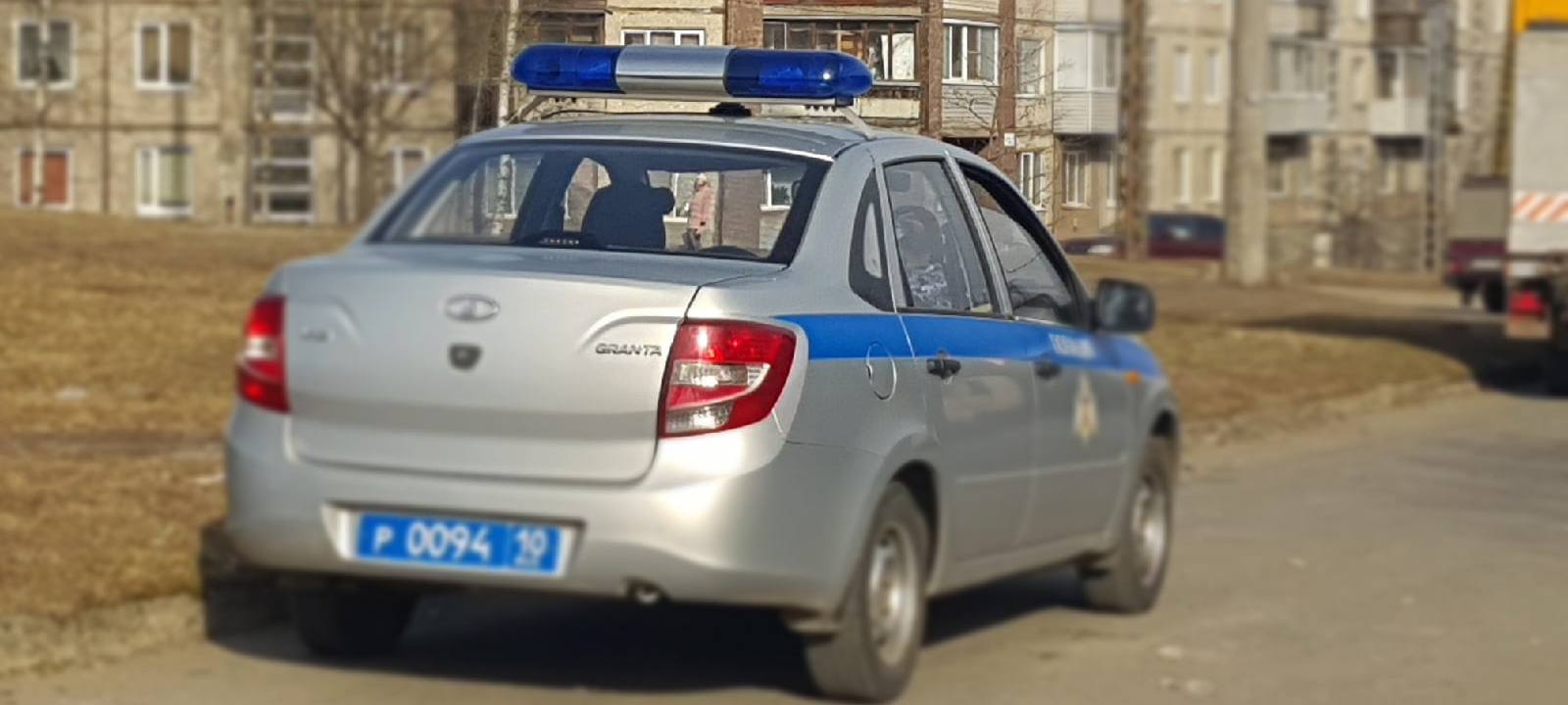 Стало известно, почему полицейские автомобили ездят по Петрозаводску с включенными маячками