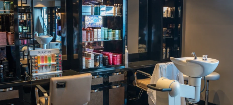 В Карелии появился еще один район, где разрешена работа парикмахерских и мелких магазинов