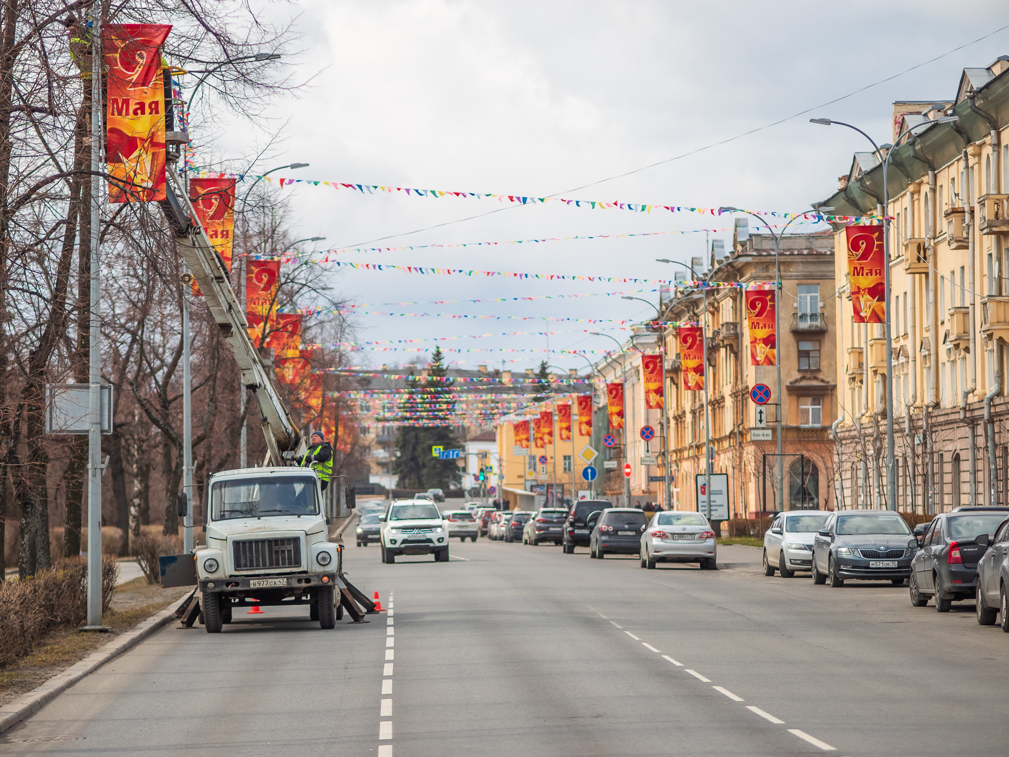 На улицах Петрозаводска есть люди, но их немного (ФОТО) 