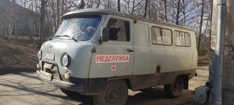Заболевшего COVID-19 из Олонца госпитализировали в Петрозаводск