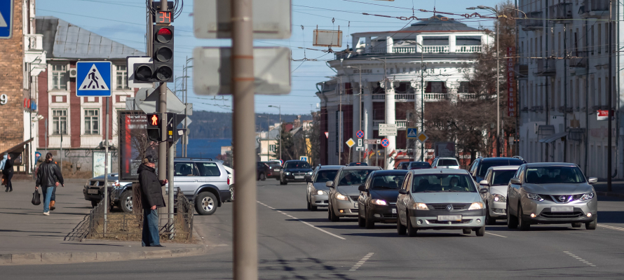 Индекс самоизоляции: Улицы Петрозаводска переполнены людьми