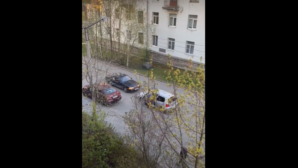 Водители в Петрозаводске устроили разборку на дороге (ВИДЕО)