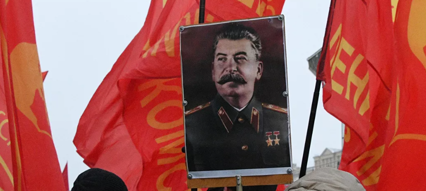 Пенсионер погиб, пытаясь повесить портрет Сталина