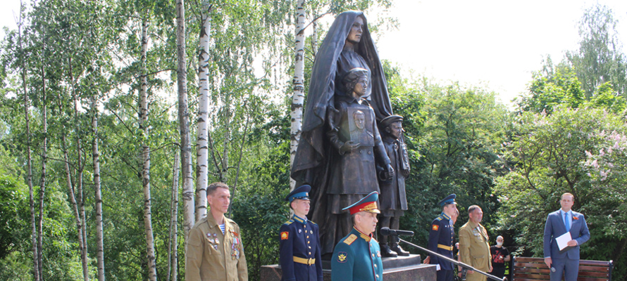 Памятник в честь 75-летия Победы открыли в Петрозаводске (ФОТО)