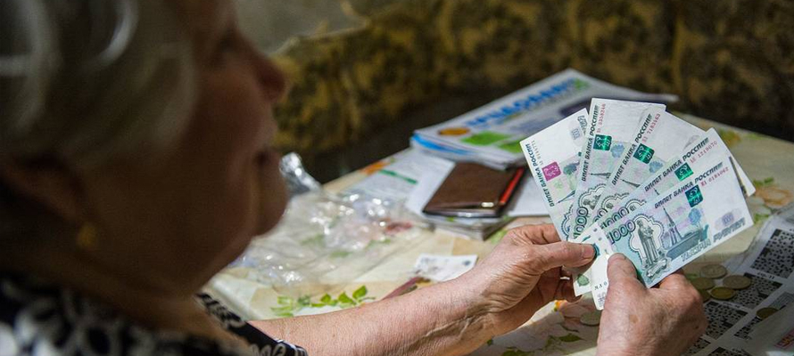 Пенсионерка в Петрозаводске потеряла полмиллиона рублей, пока участвовала в "спецоперации по разоблачению преступников" 
