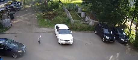 Появились кадры с места ДТП в Петрозаводске, где автомобиль сбил трехлетнего ребенка (ВИДЕО)