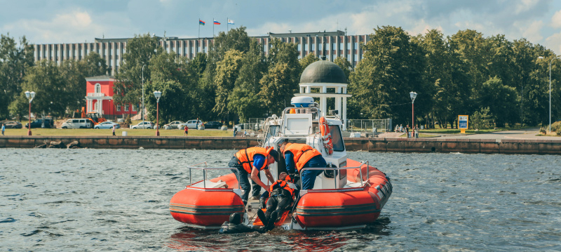 В Петрозаводске спасатели вытащили из воды 