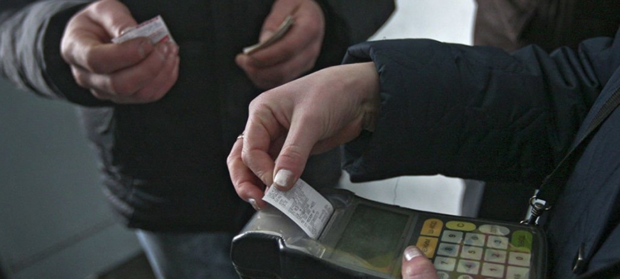 В Петрозаводске пассажиры смогут оплачивать проезд в "маршрутках" банковской картой