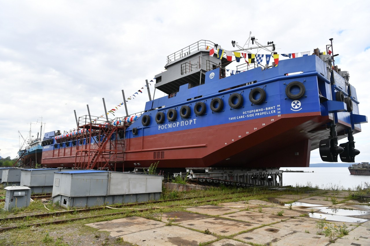 Самоходную шаланду "Морская" спустили на воду в Петрозаводске