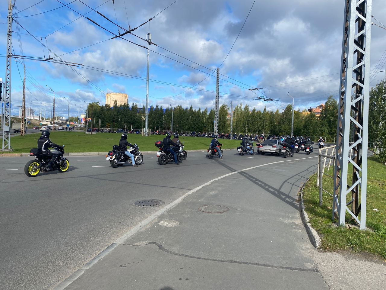 Байкеры Карелии закрыли мотосезон масштабным парадом в Петрозаводске  (ВИДЕО)