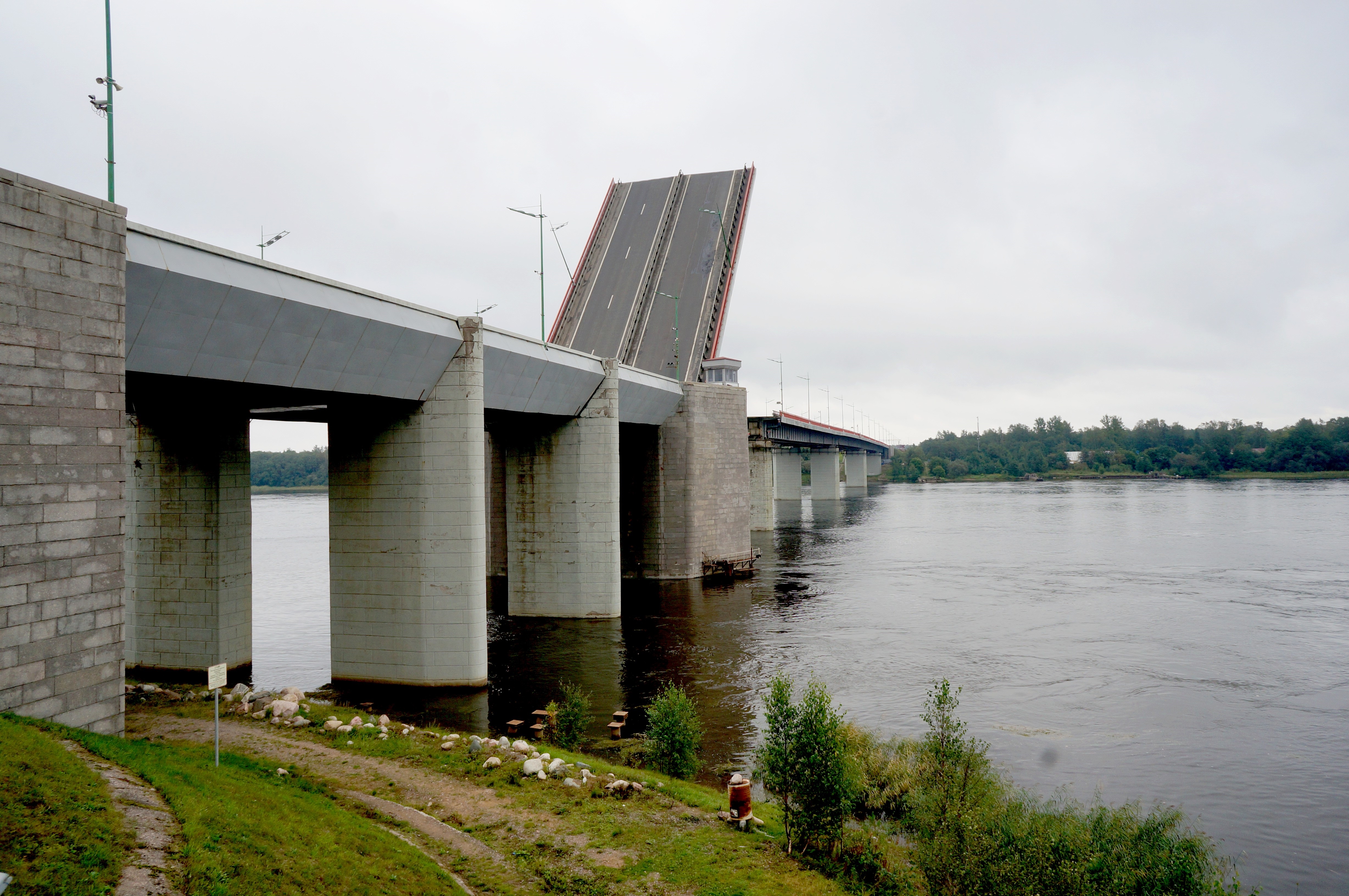 По дороге из Петрозаводска в Петербург разведут мост 