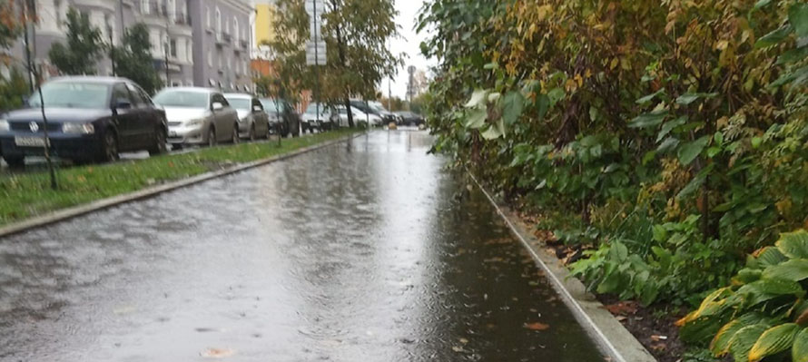 Отремонтированные тротуары в Петрозаводске превратились в реки (ФОТО)