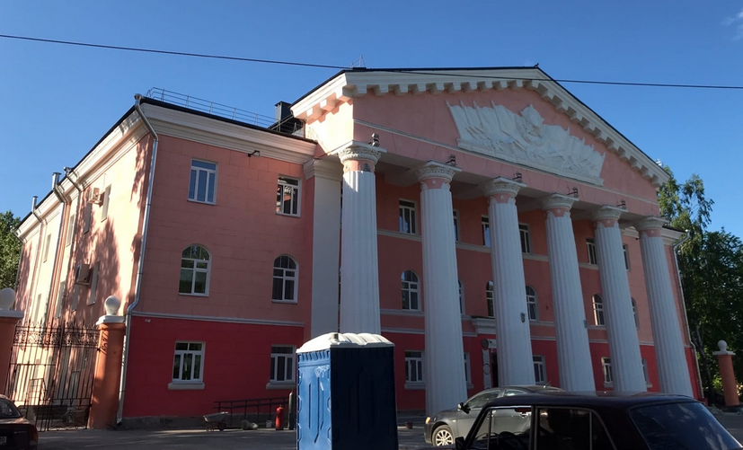 Минтранс разместился в отремонтированном здании бывшего Дома офицеров в Петрозаводске 