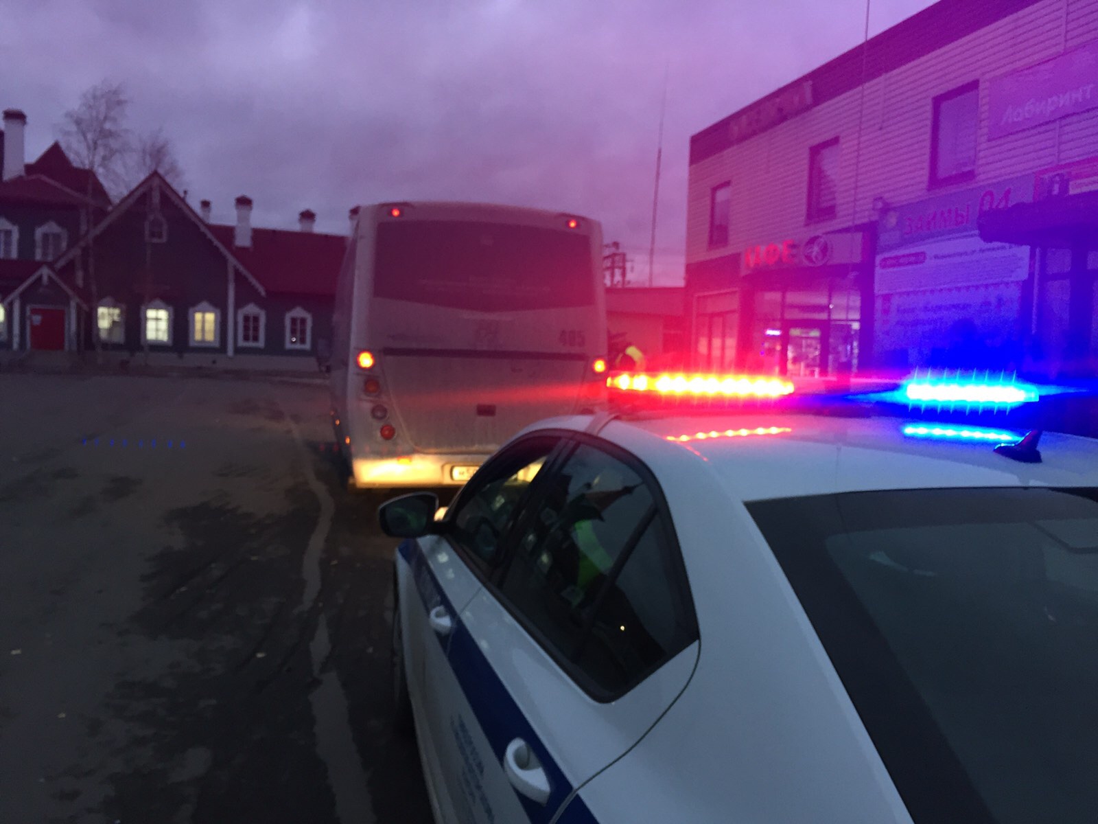 Водителю пассажирского автобуса грозит лишение прав за грубое нарушение ПДД в городе Карелии 