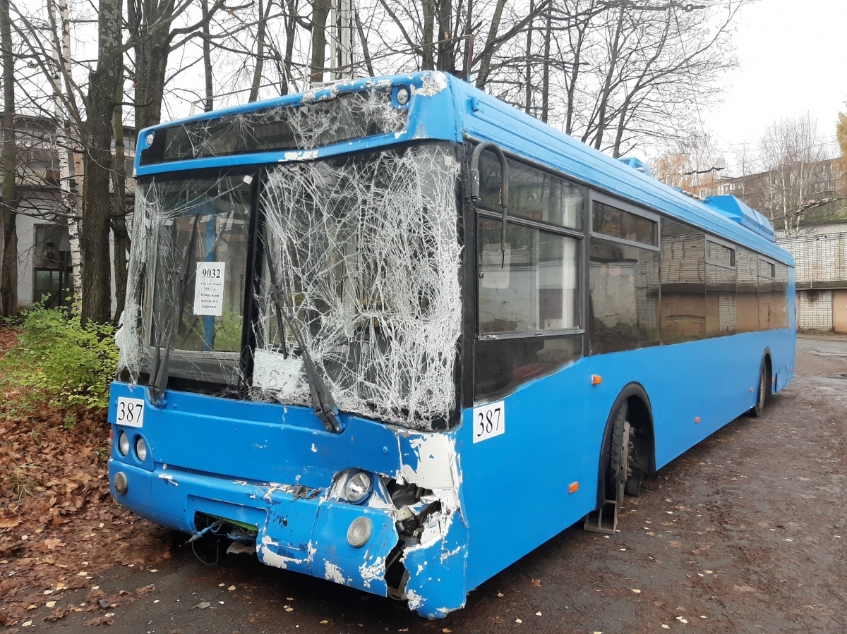 Три троллейбуса превратились в автохлам после ДТП в Петрозаводске (ФОТО)