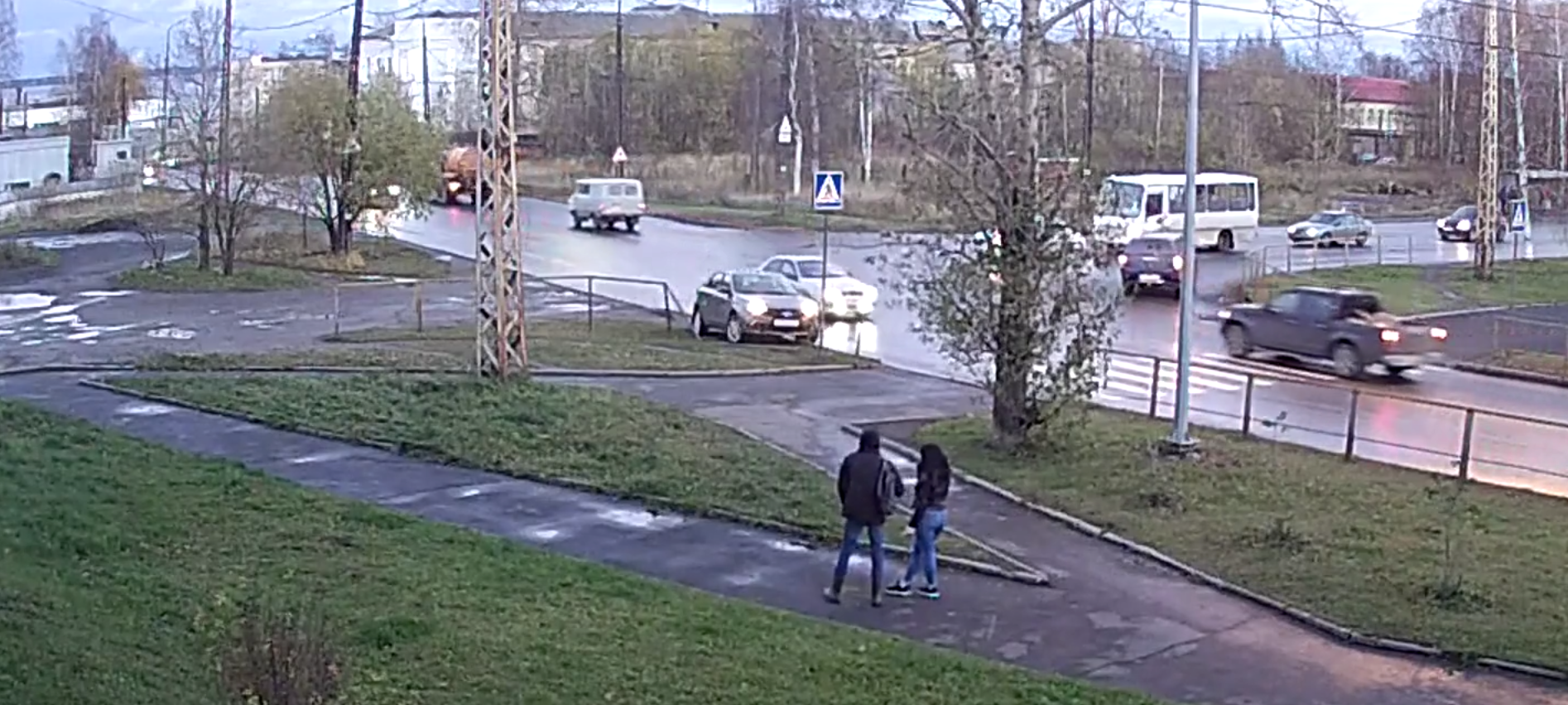 Пьяный водитель снес дорожное ограждение в Петрозаводске (ВИДЕО)
