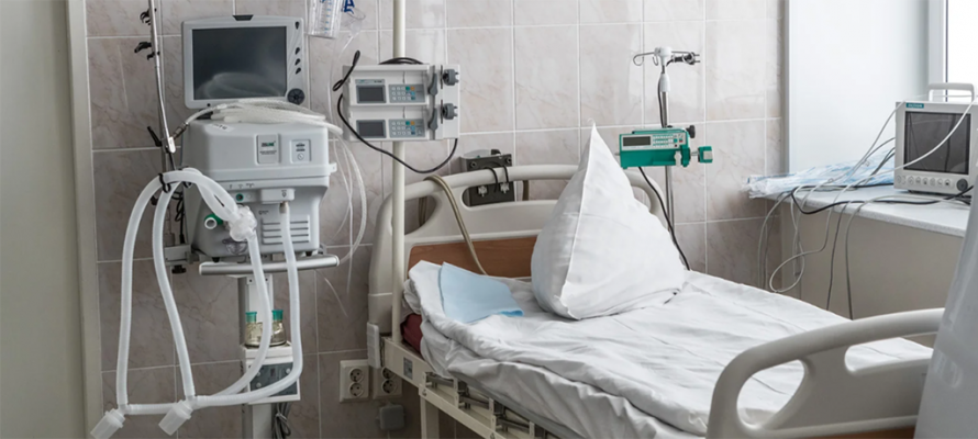 В Карелии врачи борются за жизнь четверых тяжелобольных коронавирусом