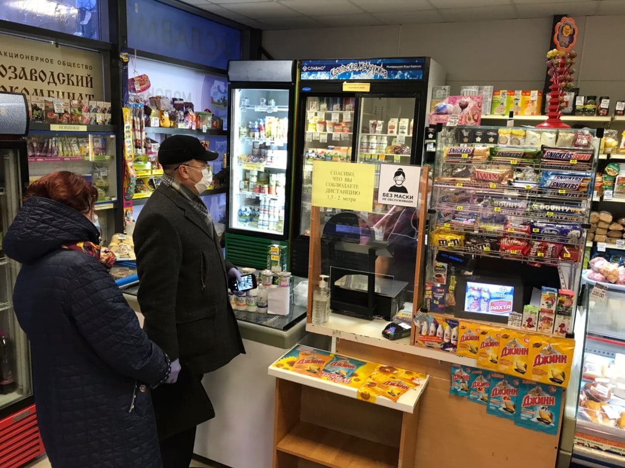 Продавцы в одном из районов Петрозаводска игнорируют угрозу COVID-19