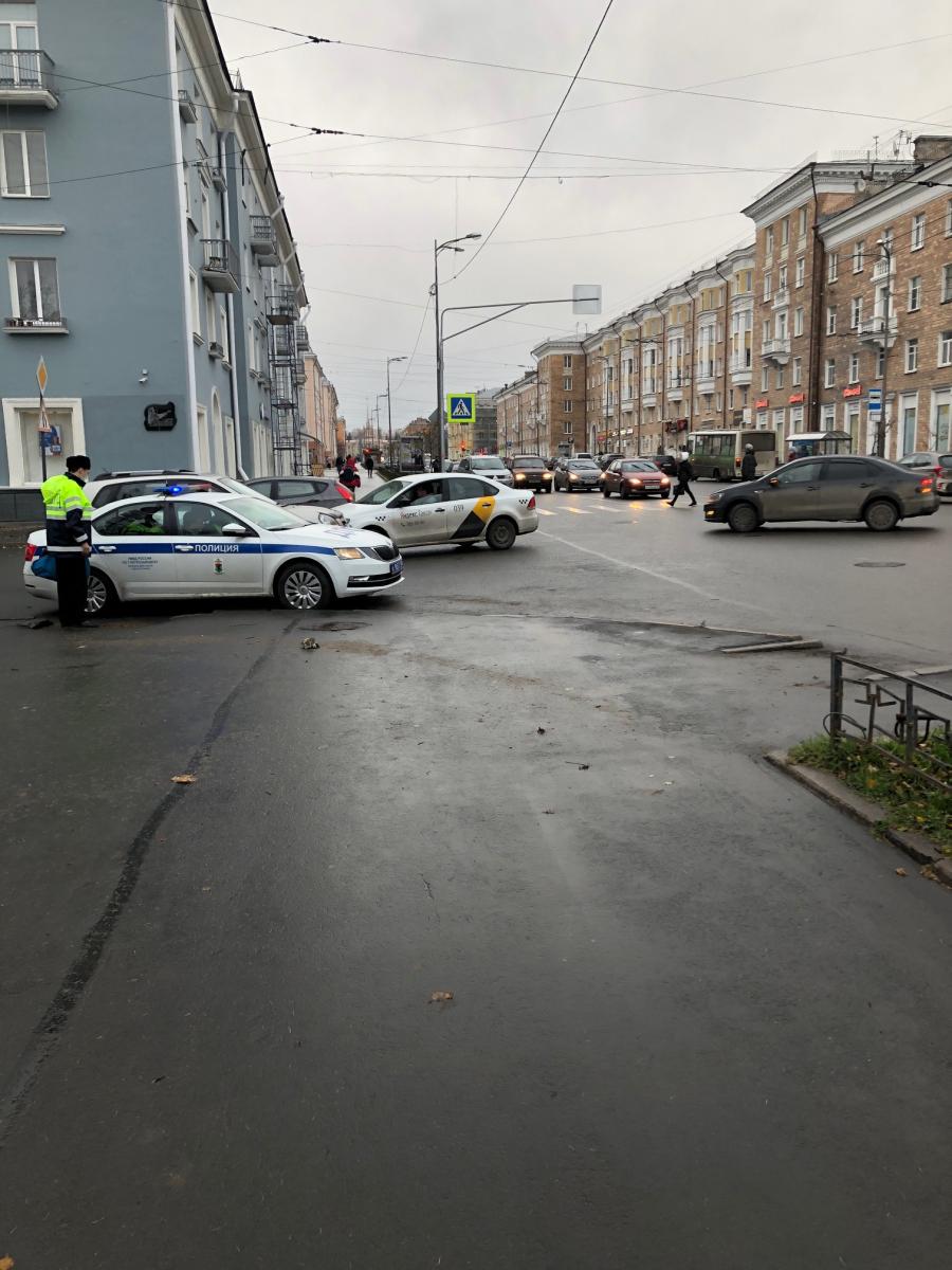 Ребенок попал под машину в Петрозаводске