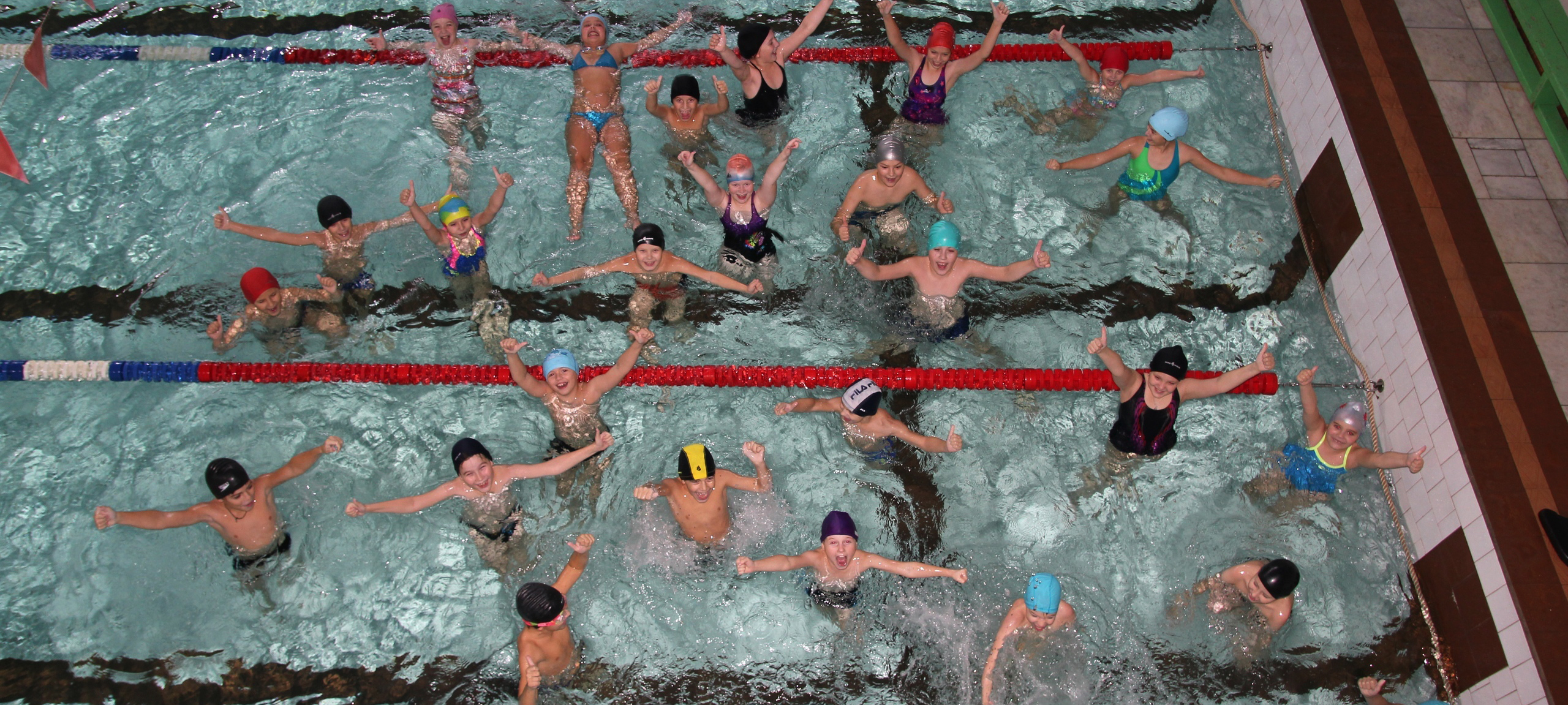 Около 100 школьников в Карелии научат плавать бесплатно